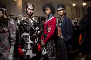 backstage-defile-n21-automne-hiver-2018-2019-milan-coulisses-86.thumb.jpg.1d22ce35f72e5eb926a0ec23b33eeac4.jpg