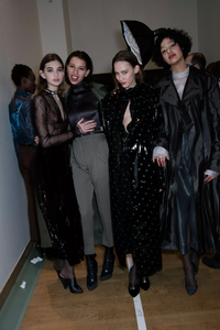 backstage-defile-nina-ricci-automne-hiver-2016-2017-paris-coulisses-109.thumb.jpg.c14a5b0053da42db7b5e86148797104d.jpg