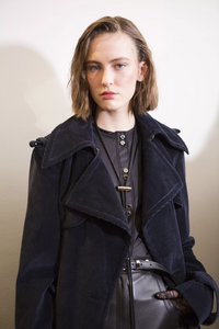 backstage-defile-nina-ricci-automne-hiver-2017-2018-paris-coulisses-123.thumb.jpg.4d387710584bd47ff89d3a35b7295db9.jpg