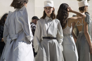 backstage-defile-nina-ricci-printemps-ete-2018-paris-coulisses-35.thumb.jpg.df6a609010e20529fce63761b2abd788.jpg