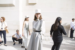 backstage-defile-nina-ricci-printemps-ete-2018-paris-coulisses-70.thumb.jpg.5e465a8afc8a9222278844f5ad6ce345.jpg