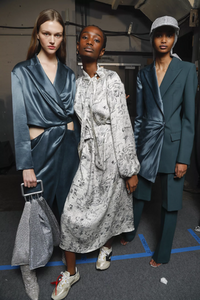 backstage-defile-off-white-automne-hiver-2019-2020-paris-coulisses-71.thumb.jpg.d6d415f9e6da261526c8b0452b467560.jpg