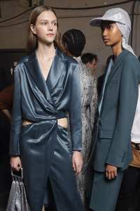 backstage-defile-off-white-automne-hiver-2019-2020-paris-coulisses-73.thumb.jpg.4e8eaa83f760e5efa90db3501fda1de8.jpg