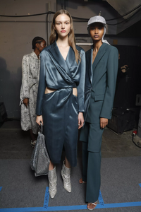 backstage-defile-off-white-automne-hiver-2019-2020-paris-coulisses-74.thumb.jpg.087b5ea92a6d1b866857e872f24244bf.jpg
