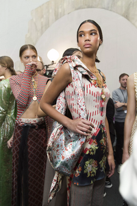 backstage-defile-paco-rabanne-printemps-ete-2019-paris-coulisses-38.thumb.jpg.7061f5886d2b69c2dada2ed66aee65f0.jpg