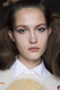 backstage-defile-paul-amp-joe-automne-hiver-2018-2019-paris-coulisses-100.thumb.jpg.5c421c8611324cd1384e960f2830567a.jpg