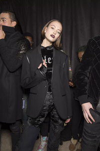 backstage-defile-philipp-plein-automne-hiver-2017-2018-new-york-coulisses-207.thumb.jpg.9ad7a6aaa5018cff512390d302d8ee1d.jpg