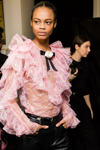 backstage-defile-philosophy-di-lorenzo-serafini-automne-hiver-2018-2019-milan-coulisses-4.thumb.jpg.af7a1afadde9f5a14f6789006944f5d9.jpg