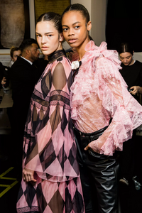 backstage-defile-philosophy-di-lorenzo-serafini-automne-hiver-2018-2019-milan-coulisses-5.thumb.jpg.51f12e0de053601b156ef89e0f8677af.jpg