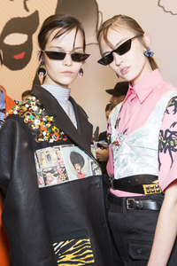 backstage-defile-prada-printemps-ete-2018-milan-coulisses-31.thumb.jpg.2112f5358b07a4a8cefd1eea57f40d65.jpg