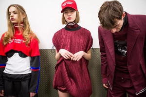 backstage-defile-public-school-automne-hiver-2017-2018-new-york-coulisses-92.thumb.jpg.cba0018dc4b07d51e1cce2c3dc4cb55c.jpg