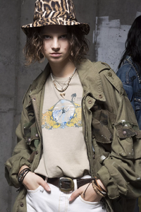 backstage-defile-r13-printemps-ete-2019-new-york-coulisses-40.thumb.jpg.5df6a65ce937050e459fc6d112d6ee9b.jpg