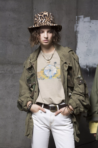 backstage-defile-r13-printemps-ete-2019-new-york-coulisses-42.thumb.jpg.0a44bd3b68145ff3cbccf8dc63f54198.jpg