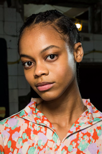 backstage-defile-rejina-pyo-automne-hiver-2019-2020-londres-coulisses-18.thumb.jpg.151abf8a7923dcdb1bb105bf135afb11.jpg