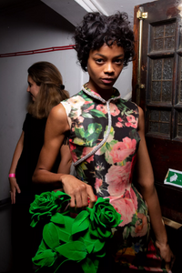 backstage-defile-richard-quinn-printemps-ete-2020-londres-coulisses-13.thumb.jpg.512aa903dc2ed25f4af7bd1b85f901a1.jpg