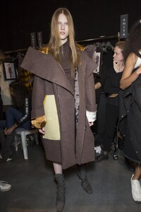 backstage-defile-rick-owens-automne-hiver-2018-2019-paris-coulisses-56.thumb.jpg.d84fcee0d0db84958e8e6da891ee1718.jpg