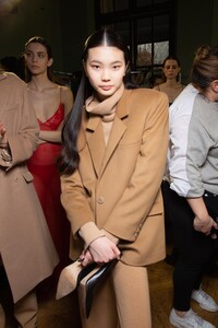 backstage-defile-ryan-roche-automne-hiver-2020-2021-paris-coulisses-124.thumb.jpg.e64cdf980d6fff64e57f4f39bbb86587.jpg