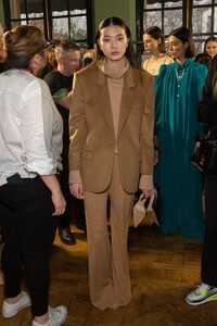 backstage-defile-ryan-roche-automne-hiver-2020-2021-paris-coulisses-168.thumb.jpg.f74a916a1c38b902bd25b388c3dc135d.jpg