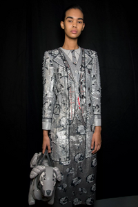 backstage-defile-thom-browne-automne-hiver-2019-2020-paris-coulisses-133.thumb.jpg.4e1f88de4f640eb7e27b6c5f67c6d318.jpg