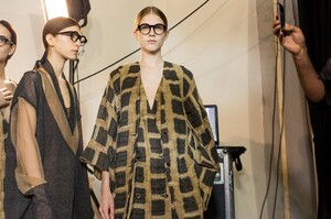 backstage-defile-uma-wang-printemps-ete-2018-paris-coulisses-48.thumb.jpg.8b991e875cc1a96c8676667024e1b757.jpg