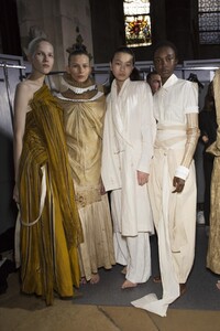 backstage-defile-uma-wang-printemps-ete-2019-paris-coulisses-45.thumb.jpg.a1d184e24f52318e3a69e6bd170aa0b7.jpg