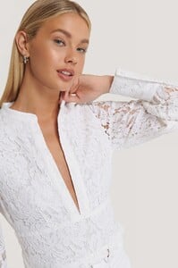 basma_deep_front_lace_top_1651-000032-0001_05g.jpg