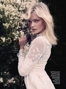 bazaar-uk-12-2013_juju_(2).thumb.jpg.a325adcc22d6c903fce806981ff24d33.jpg