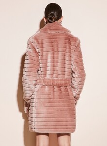 bisou_fur_coat_crop3_2600x.jpg