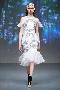 bora_aksu_ss19-0004.thumb.jpg.c8e3b889de8be89d394d0791c184aad9.jpg