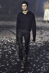 christian-dior-ss19-0060-96617b.thumb.jpg.5310c0cf507ffb531ca4883e6cc57047.jpg