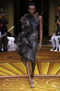 christian-siriano-ss19-0042-9eb753.thumb.jpg.59fd66852201d221855076fcd90b0061.jpg