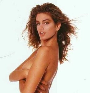 cindy-crawford-big-boobs-pictures_2358_3_hot.jpg