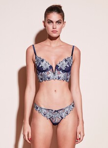 crop_181205_FLEURDUMAL_SHOT_38_4958_1200x.jpg