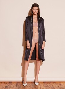 crop_190221_FLEURDUMAL_SHOT_35_4116_625e9df6-dcd9-45f6-a0a4-5cee6d0a5951_2600x.jpg