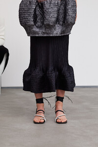 d38f66cd-f8a0-435f-946b-0c4c89d7650f_07-jw-anderson-prefall-lb-s05-0001.jpg