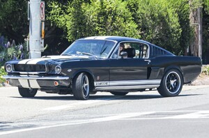 dakota-johnson-ride-with-chris-martin-s-daughter-apple-in-malibu-05-02-2020-11.jpg