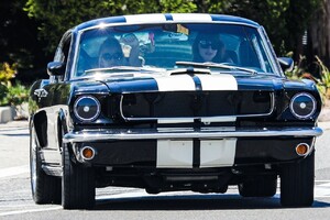 dakota-johnson-ride-with-chris-martin-s-daughter-apple-in-malibu-05-02-2020-12.jpg