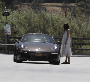 dakota-johnson-ride-with-chris-martin-s-daughter-apple-in-malibu-05-02-2020-14.jpg