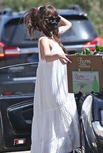 dakota-johnson-ride-with-chris-martin-s-daughter-apple-in-malibu-05-02-2020-2.jpg