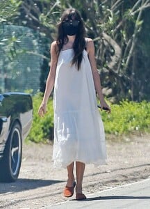 dakota-johnson-ride-with-chris-martin-s-daughter-apple-in-malibu-05-02-2020-6.jpg