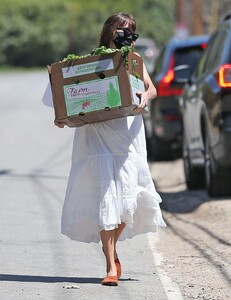 dakota-johnson-ride-with-chris-martin-s-daughter-apple-in-malibu-05-02-2020-7.jpg