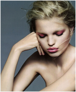 daphne-groeneveld-by-karim-sadli-for-dior-magazine-2-springsummer-2013-2.thumb.jpg.8a9dfde9b4f94cb49de4272dadf53e12.jpg