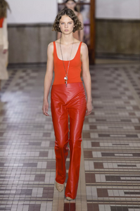 defile-acne-studios-printemps-ete-2019-paris-look-3.thumb.jpg.216bac7ede7c2c97bfc3dfe02bdf5de9.jpg