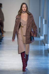 defile-agnona-automne-hiver-2018-2019-milan-look-11.thumb.jpg.b94b6f926dac795a0558bd2b6286019e.jpg