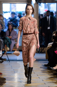 defile-altuzarra-automne-hiver-2018-2019-paris-look-29.thumb.jpg.b4715253c7201ad8e7652d188890a619.jpg