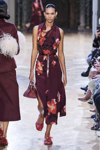 defile-altuzarra-automne-hiver-2020-2021-paris-look-7.thumb.jpg.1b772628d142ee072cc157b47b302512.jpg