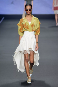 defile-anteprima-printemps-ete-2020-milan-look-13.thumb.jpg.08c40e160fbe14e9fef2bdd7a41b8289.jpg