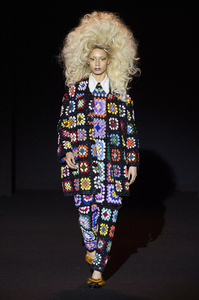 defile-ashish-automne-hiver-2019-2020-londres-look-1.thumb.jpg.244c555109f1bf9be9dd8684c9ef1d0e.jpg