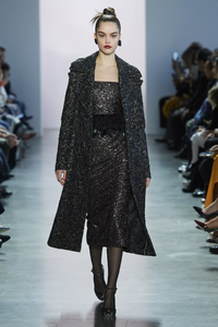 defile-badgley-mischka-automne-hiver-2020-2021-new-york-look-28.thumb.jpg.4086296fb1108e1a3eef58124d83cc25.jpg