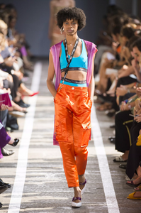 defile-blumarine-printemps-ete-2019-milan-look-20.thumb.jpg.95cdbc73d76569f1e6a10e1580a989de.jpg